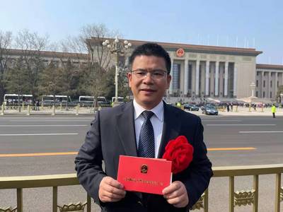 全國脫貧攻堅(jiān)先進(jìn)個(gè)人熊勁松 打造一支“永不走的幫扶隊(duì)”初級(jí)農(nóng)產(chǎn)品